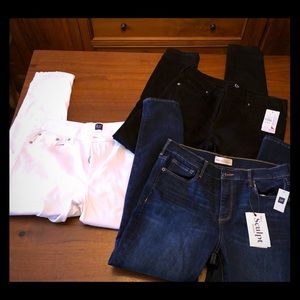Lot 3 pair GAP skinny jeans! White black & blue
